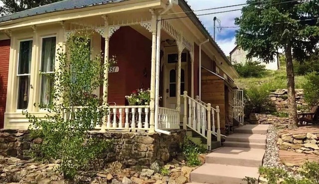 Welcome to Pembroke Cottage in Central City CO! 2 bed/1 bath Parking for 2 cars