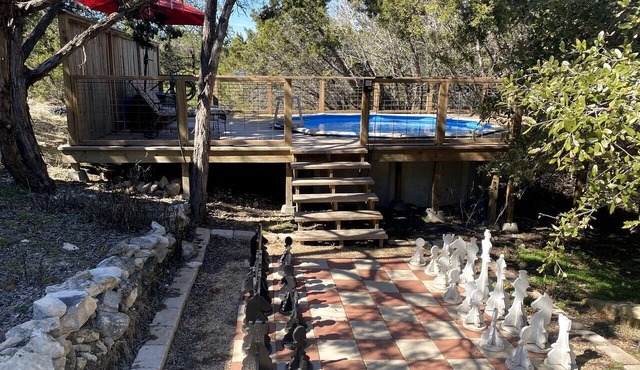 Wimberley Romance: Escape to a Cozy Cabin Nestled in Nature, TX