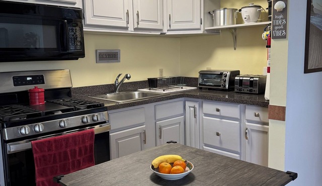 Wonderful 3-bedroom bungalow only 10 minutes from Delaware Turf Complex.