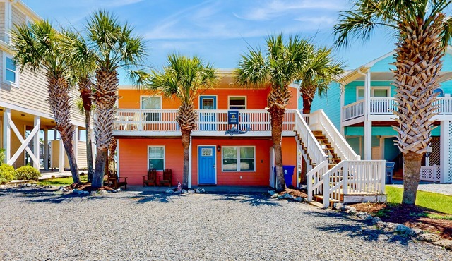Wonderful Family House on Waterway w/Free WiFi, Private W/D, AC, Dock, Patio