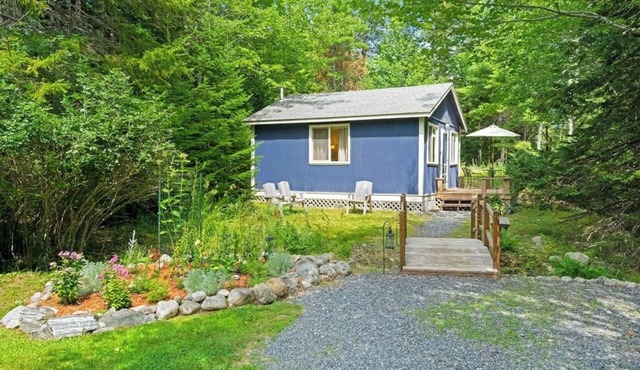 Woodland Home near Long Pond w/Spacious Living Area, Full Kitchen & Deck