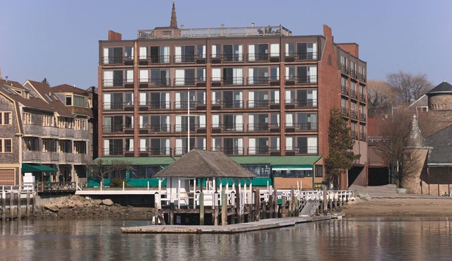 Wyndham Harbor Front Resort in downtown Newport, One Bedroom Suite