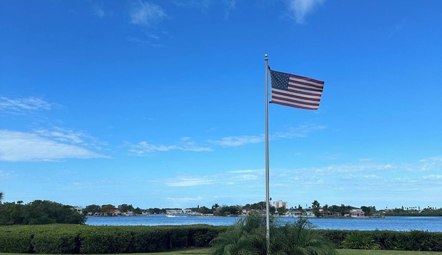 Your Slice of Paradise: 1-Bedroom Condo on the Intercoastal.