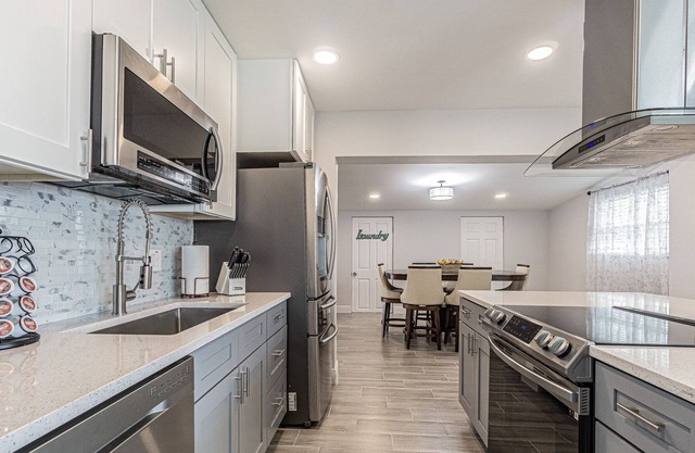Great Location South Tampa , Hot Tub Near Base