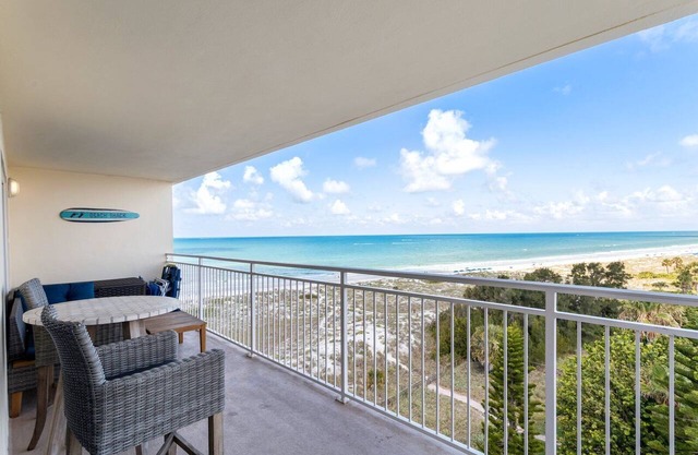 Top Floor Beach & Gulf Views - Madeira Norte #516