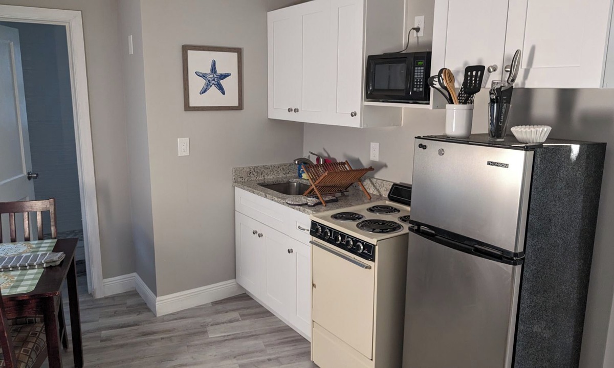 Capri Isle Apartment | Cozy and Comfortable Studio Apt. Steps to Treasure Island Beach!