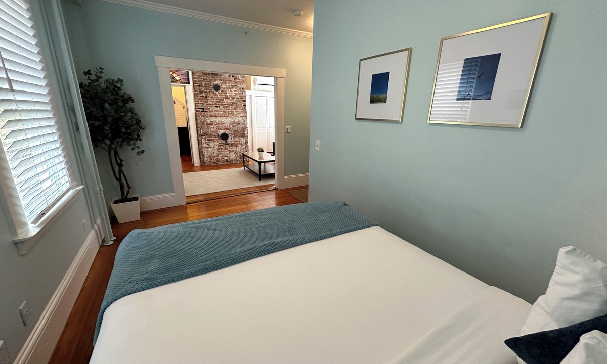 Historic Hill Apartment | Exposed Brick 1 Bed/1 Bath/Pullout Sofa/Dog Friendly Large Suite (Sleeps 4) Downtown Newport
