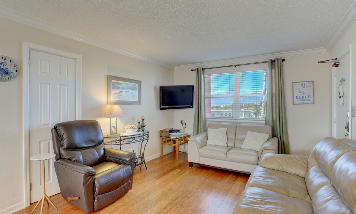 St. Pete Beach Condo | 🌿 Gulf Winds #606 — Garden-View Comfort with Stylish Updates & Steps to Upham Beach