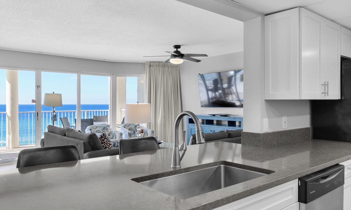 Long Beach Condo | Long Beach Resort 3-Bedroom Condo Includes 2 Seasonal Beach Chairs with Umbrella