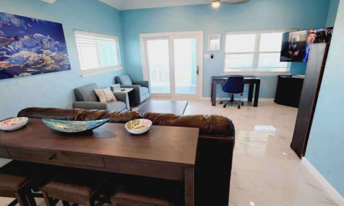 Acapulco Village Apartment | Acapulco Beach House (Upstairs)