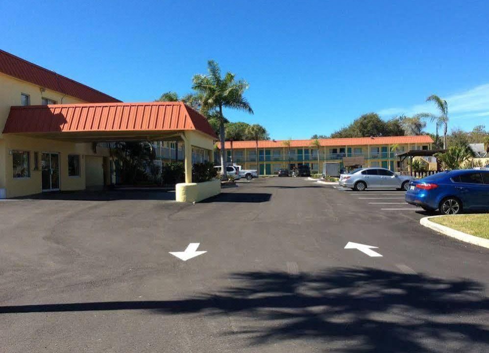 Photo of Buildings in Indian Beach Sapphire Shores