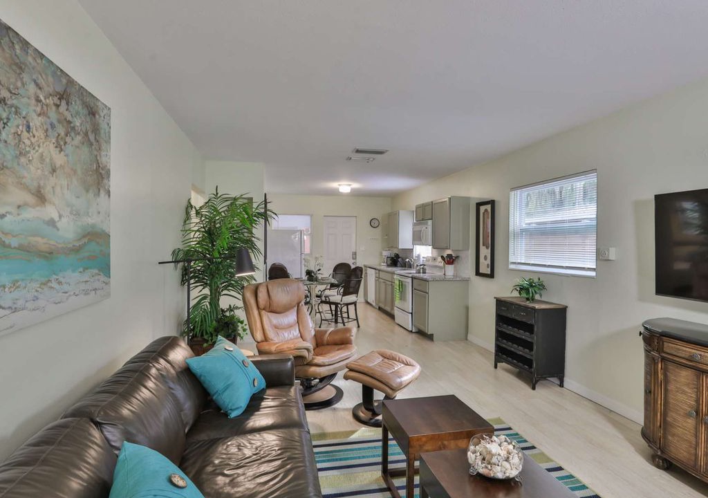 Photo of Livingroom in Gillespie Park