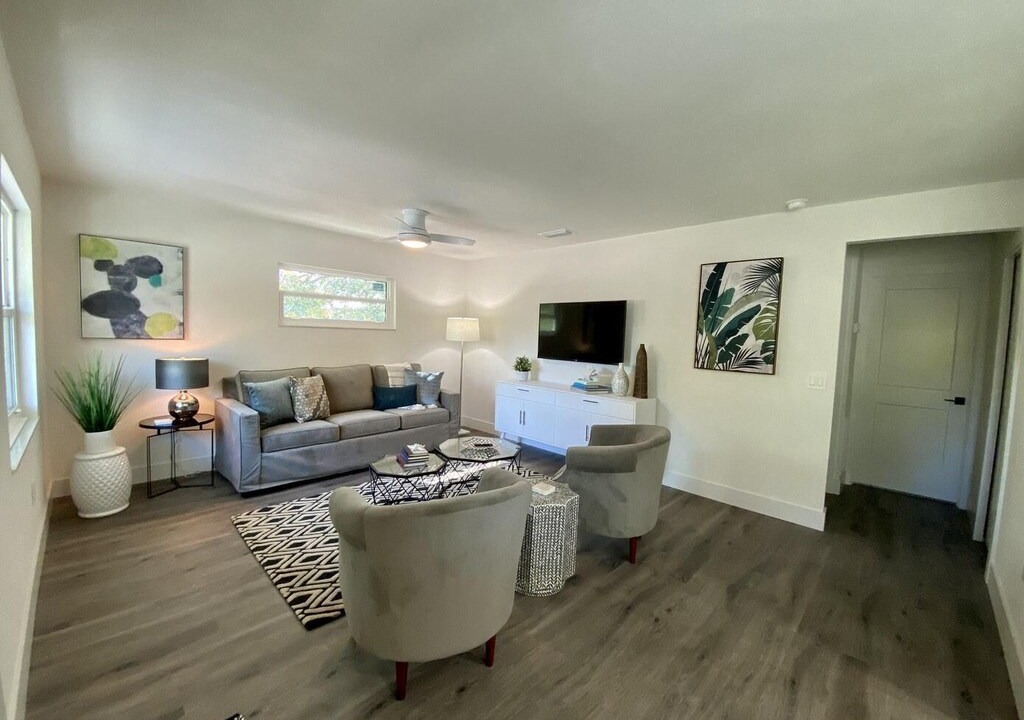 Photo of Livingroom in Downtown