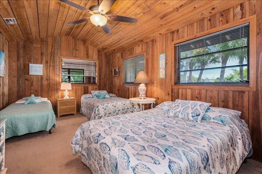 Photo of Bedroom in Golden Beach