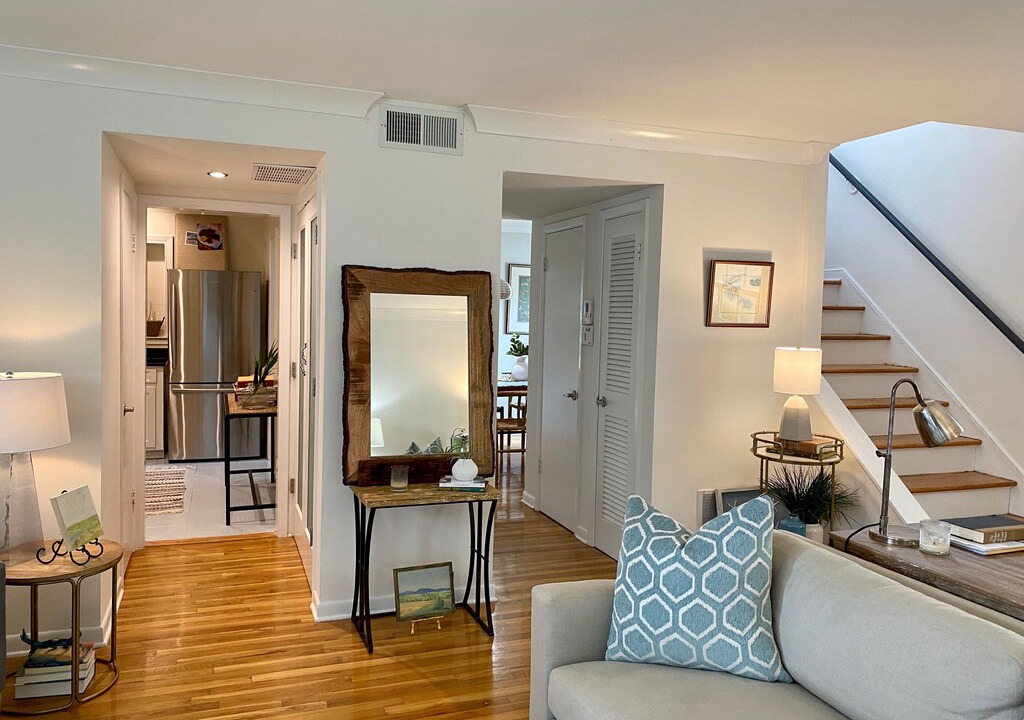 Photo of Livingroom in Harleston Village