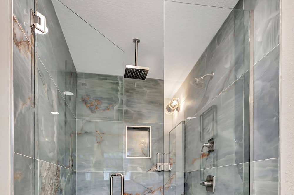 Photo of Bathroom in Harbor Hills