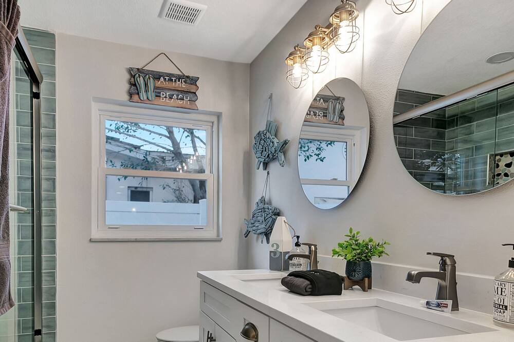 Photo of Bathroom in Harbor Hills
