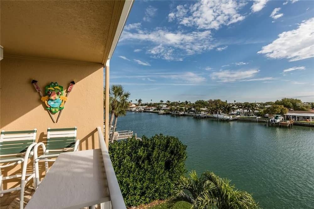 Photo of Patio Balcony in Capri Isle