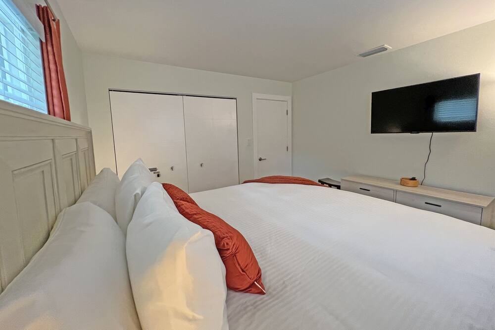 Photo of Bedroom in Gillespie Park
