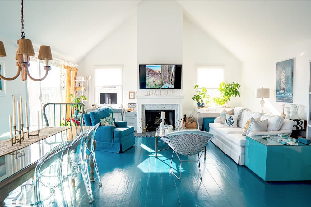 Photo of Livingroom in Tom Nevers