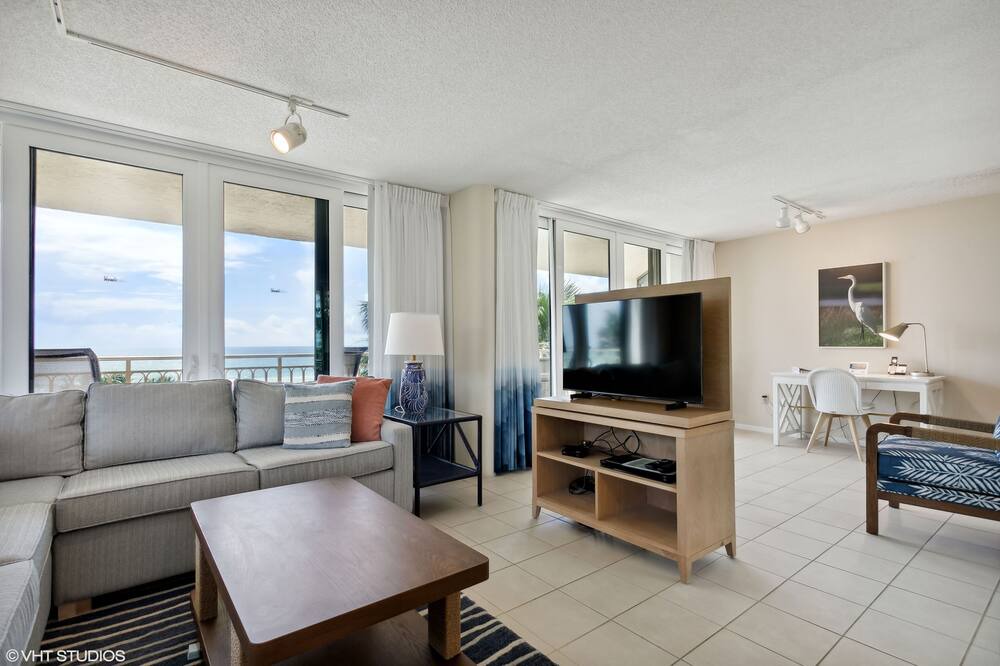Photo of Livingroom in Bay Isles