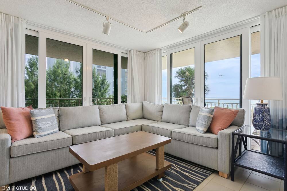 Photo of Livingroom in Bay Isles