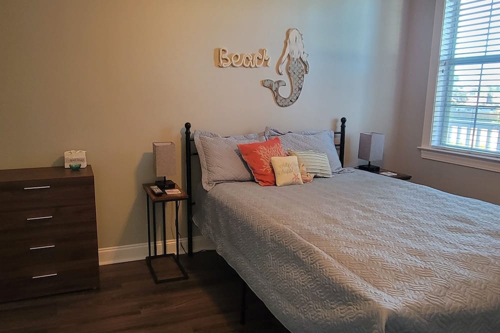 Photo of Bedroom in Carolina Yacht Landing