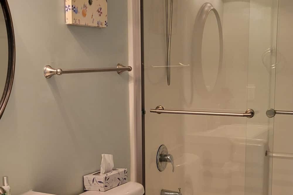 Photo of Bathroom in Carolina Yacht Landing