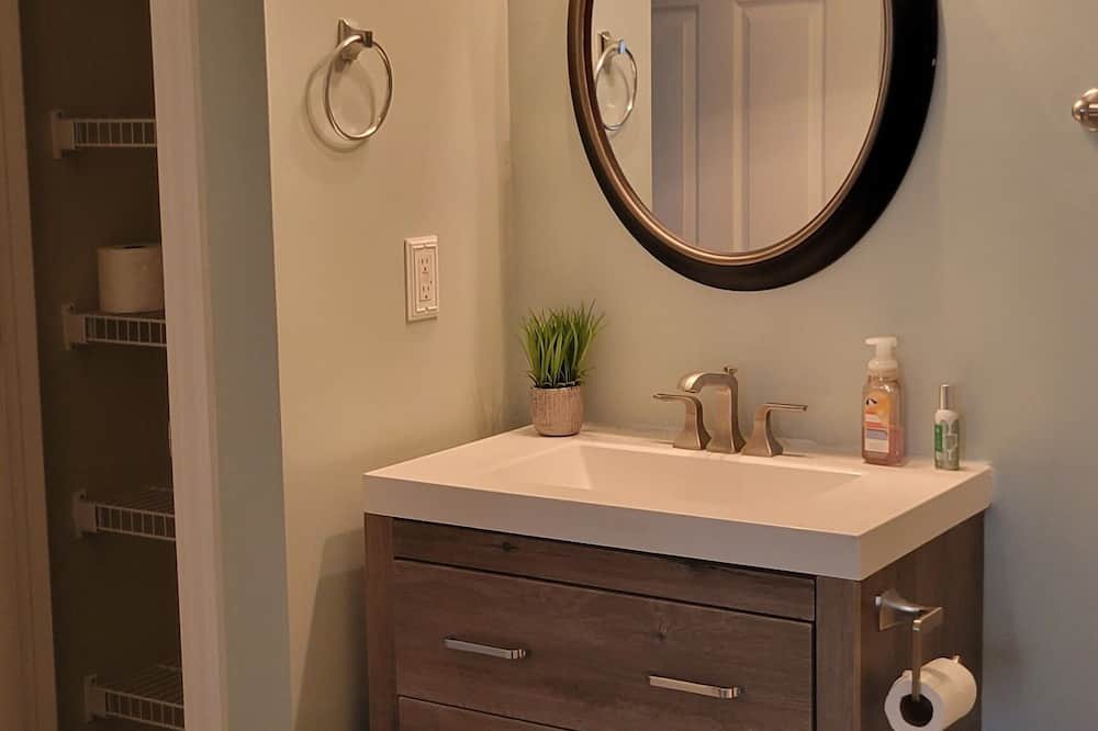 Photo of Bathroom in Carolina Yacht Landing