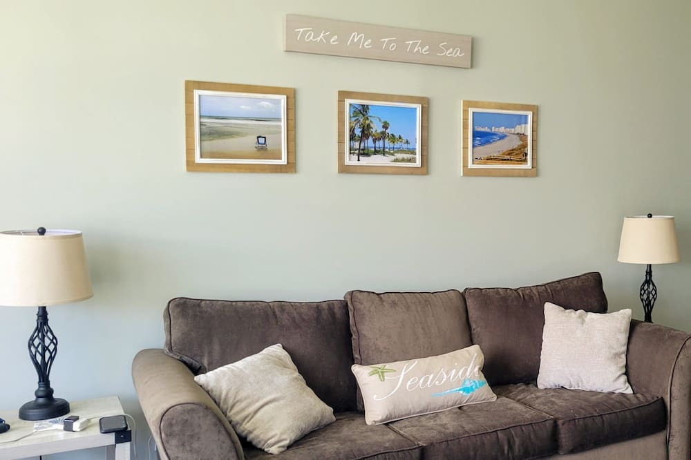 Photo of Livingroom in Carolina Yacht Landing