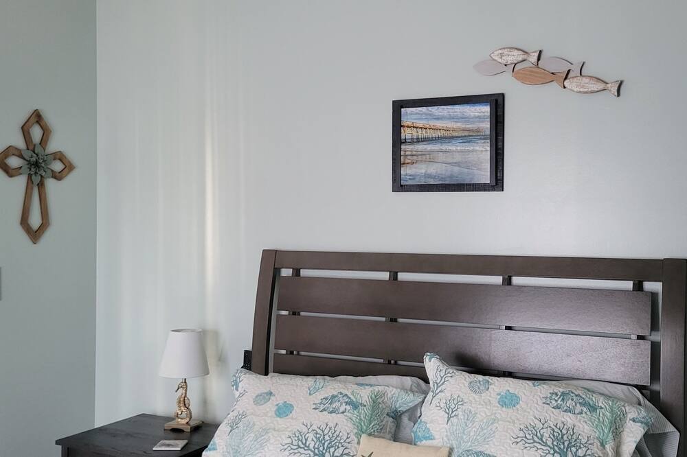 Photo of Bedroom in Carolina Yacht Landing