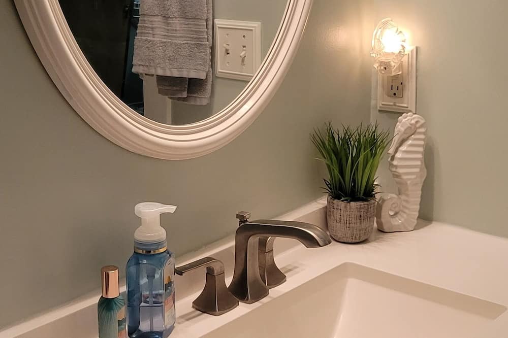 Photo of Bathroom in Carolina Yacht Landing