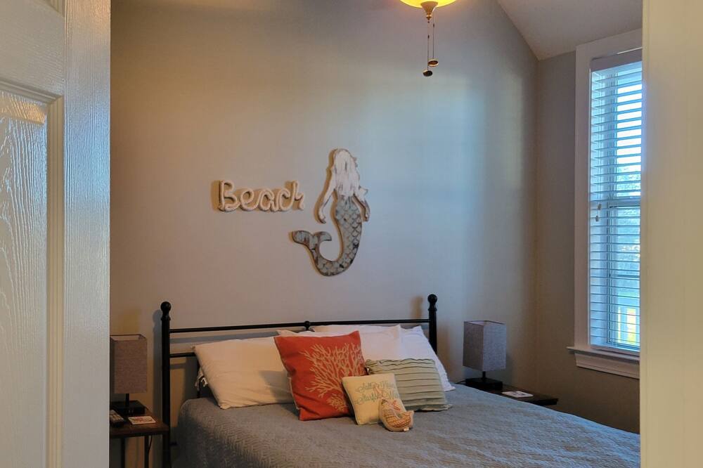 Photo of Bedroom in Carolina Yacht Landing