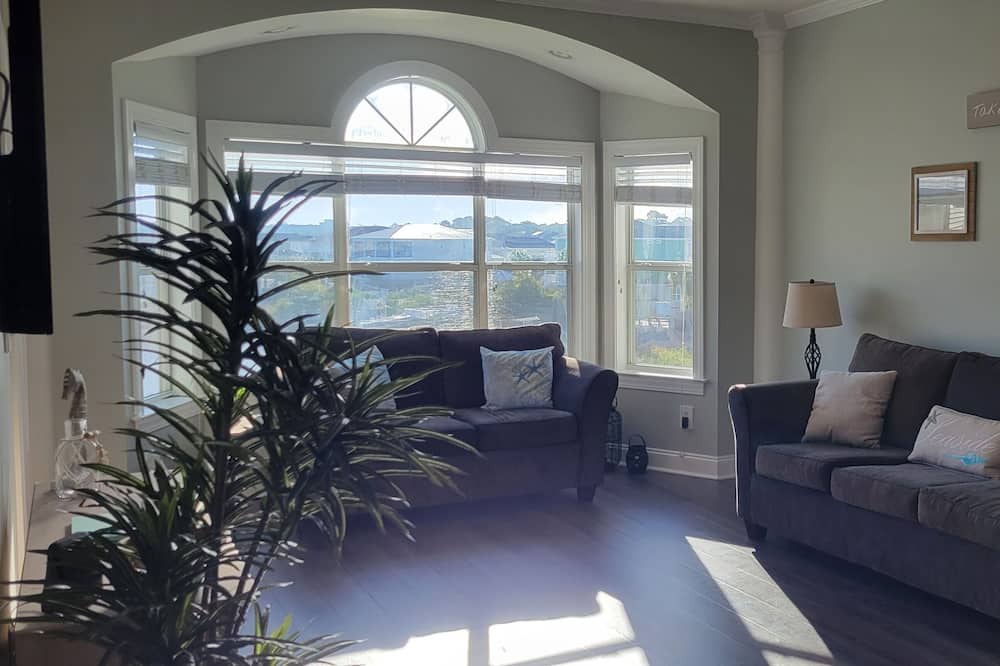 Photo of Livingroom in Carolina Yacht Landing