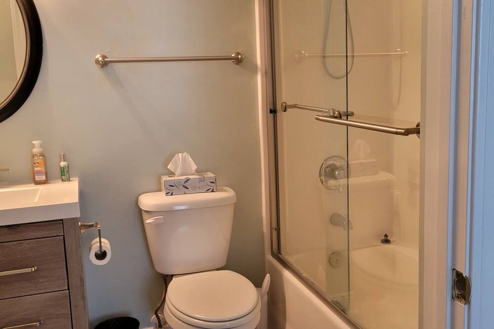 Photo of Bathroom in Carolina Yacht Landing