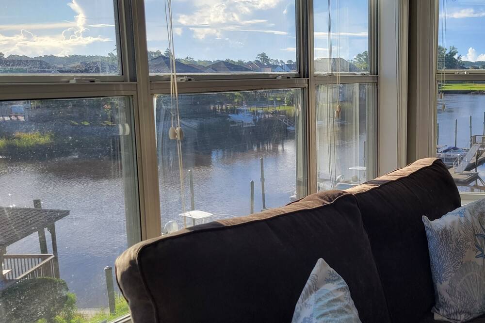 Photo of Livingroom in Carolina Yacht Landing