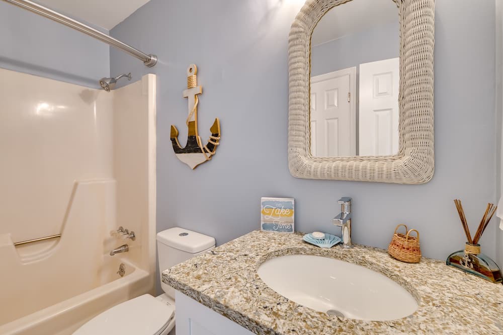 Photo of Bathroom in Lake Waccamaw