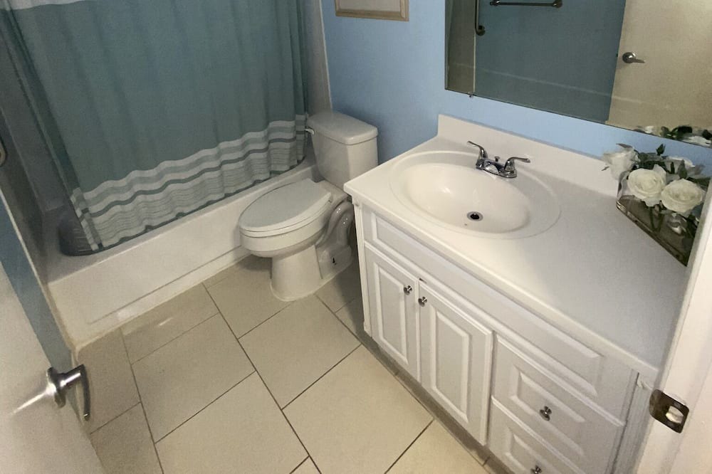 Photo of Bathroom in Anona