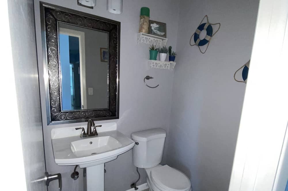 Photo of Bathroom in Anona