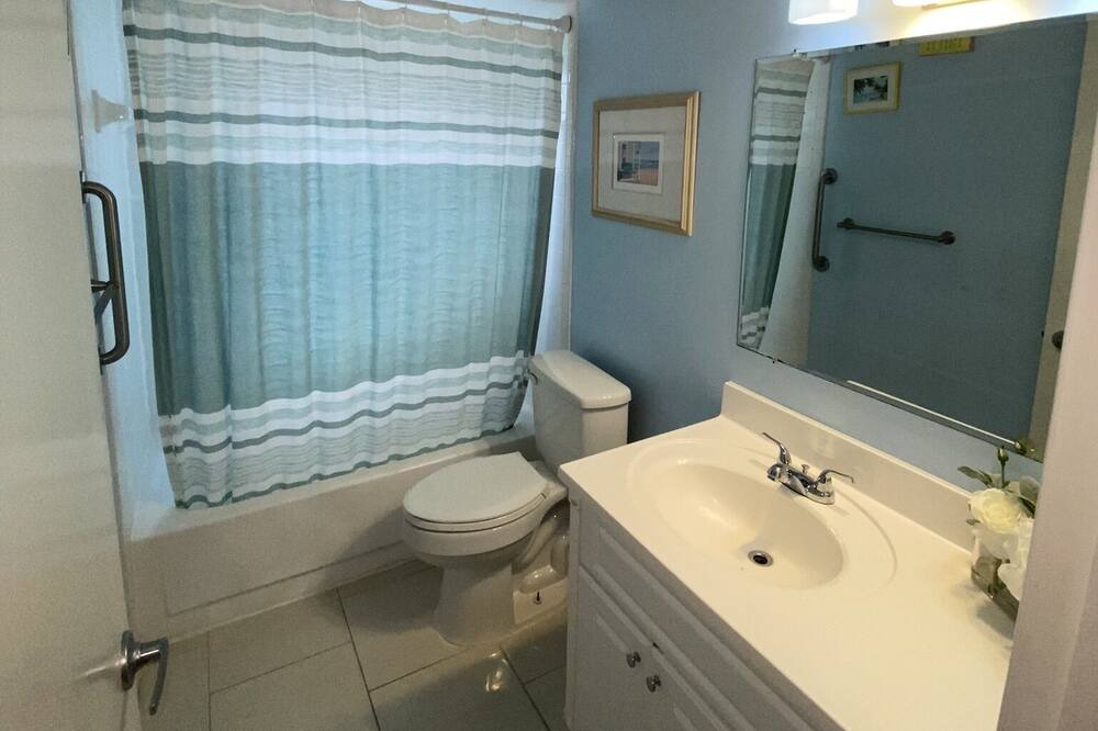 Photo of Bathroom in Anona