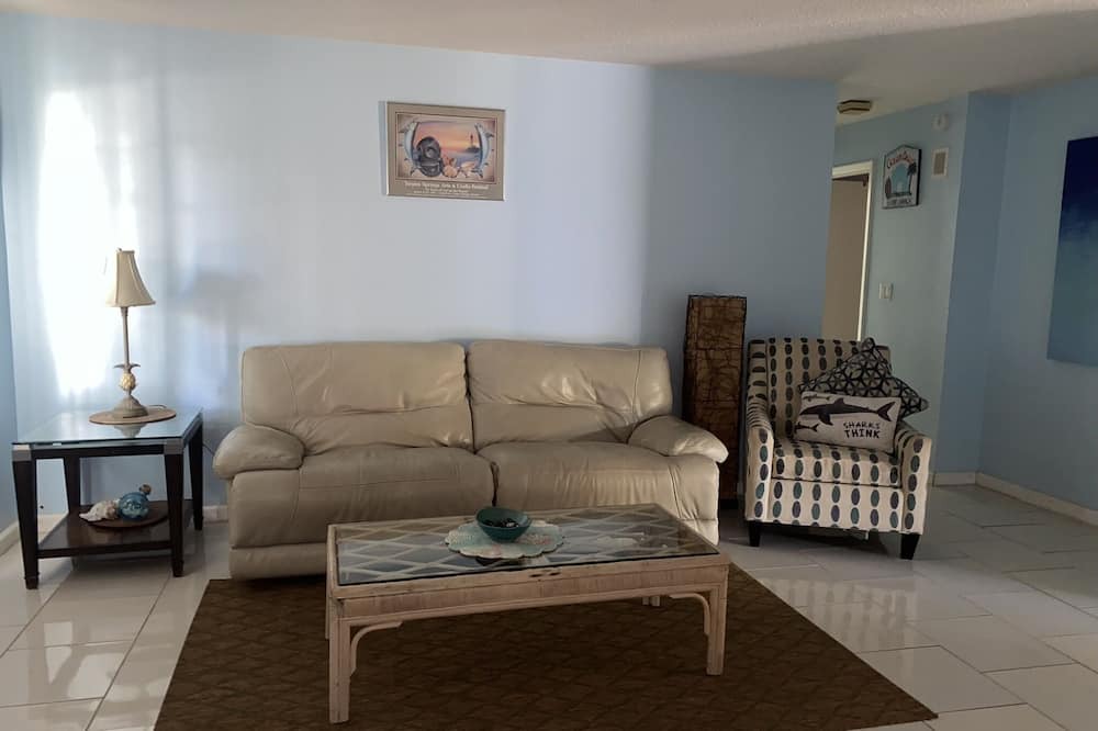 Photo of Livingroom in Anona