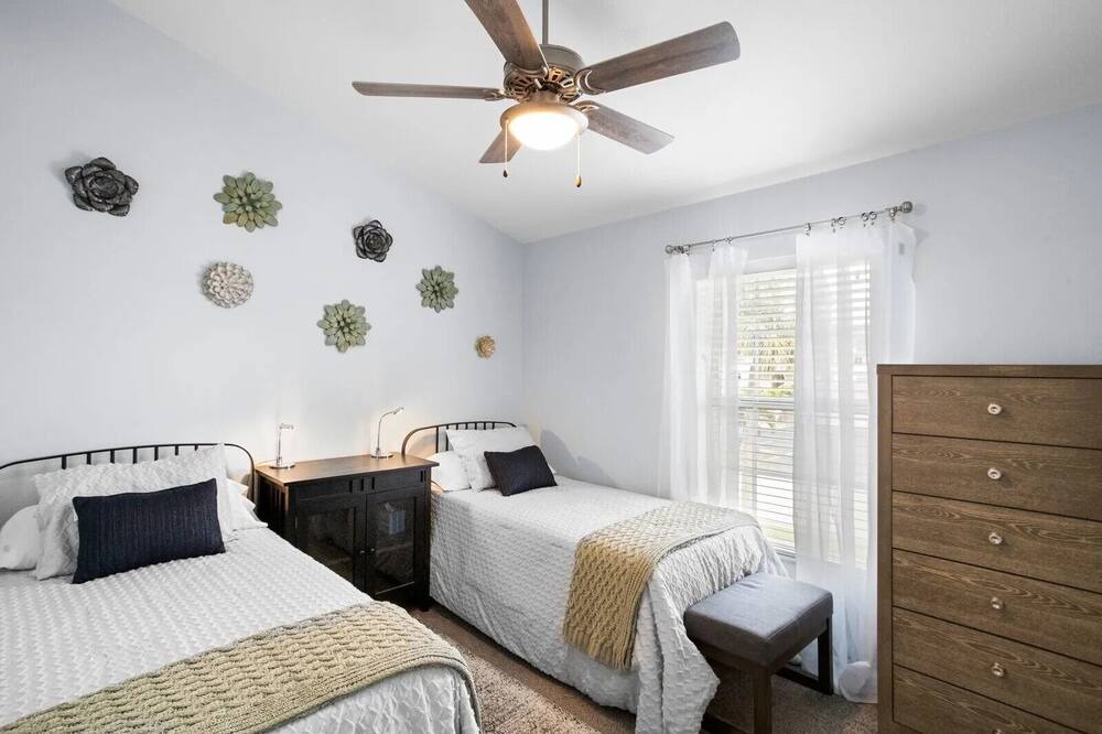 Photo of Bedroom in Capri Isle