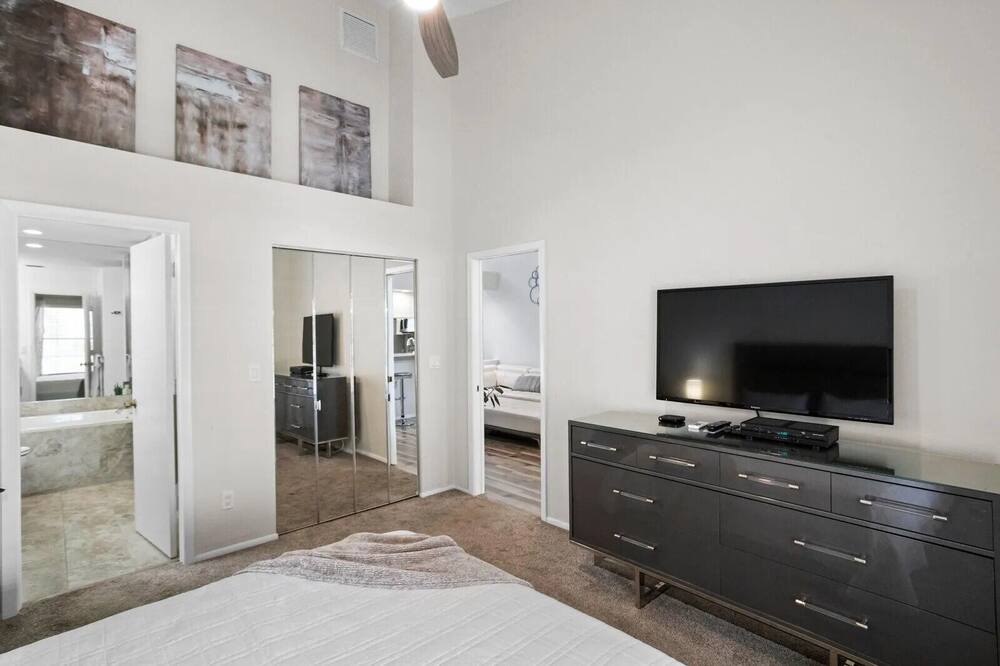 Photo of Bedroom in Capri Isle