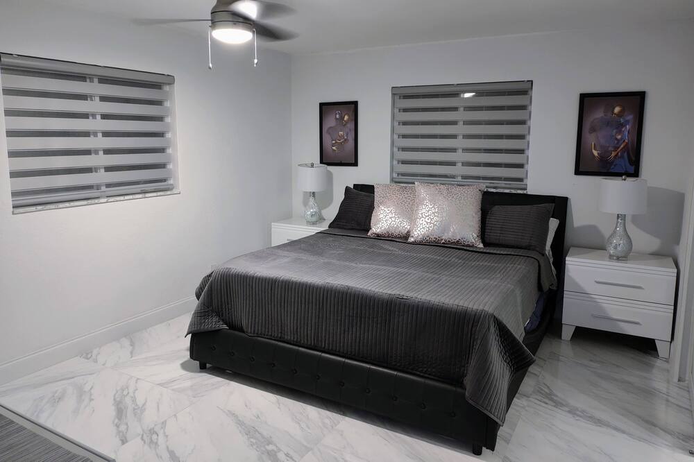 Photo of Bedroom in Capri Isle