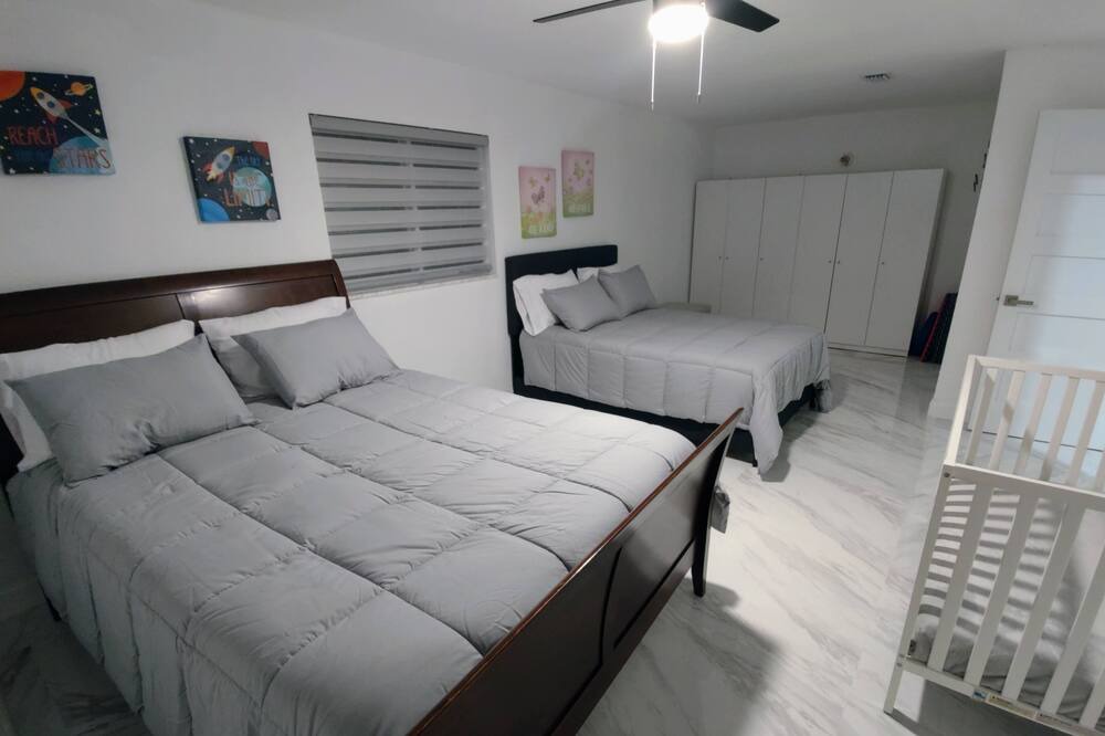 Photo of Bedroom in Capri Isle