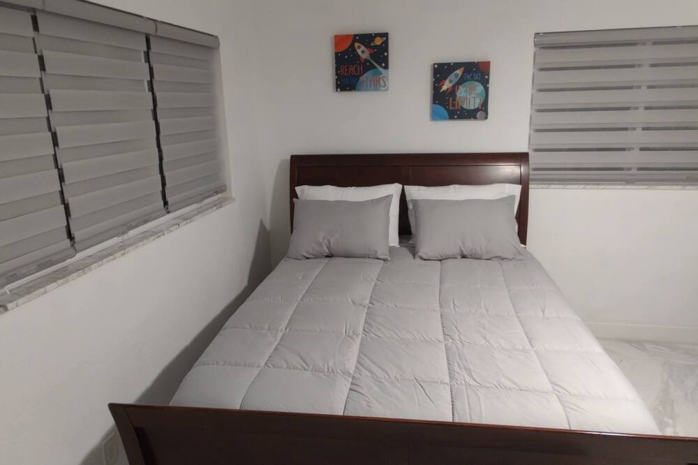 Photo of Bedroom in Capri Isle