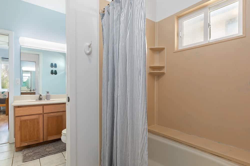Photo of Bathroom in Kahuku