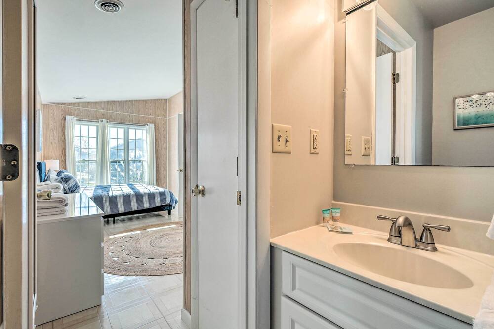 Photo of Bathroom in South Bethany Harbor