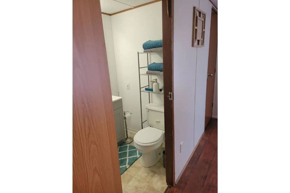 Photo of Bathroom in Barnesville