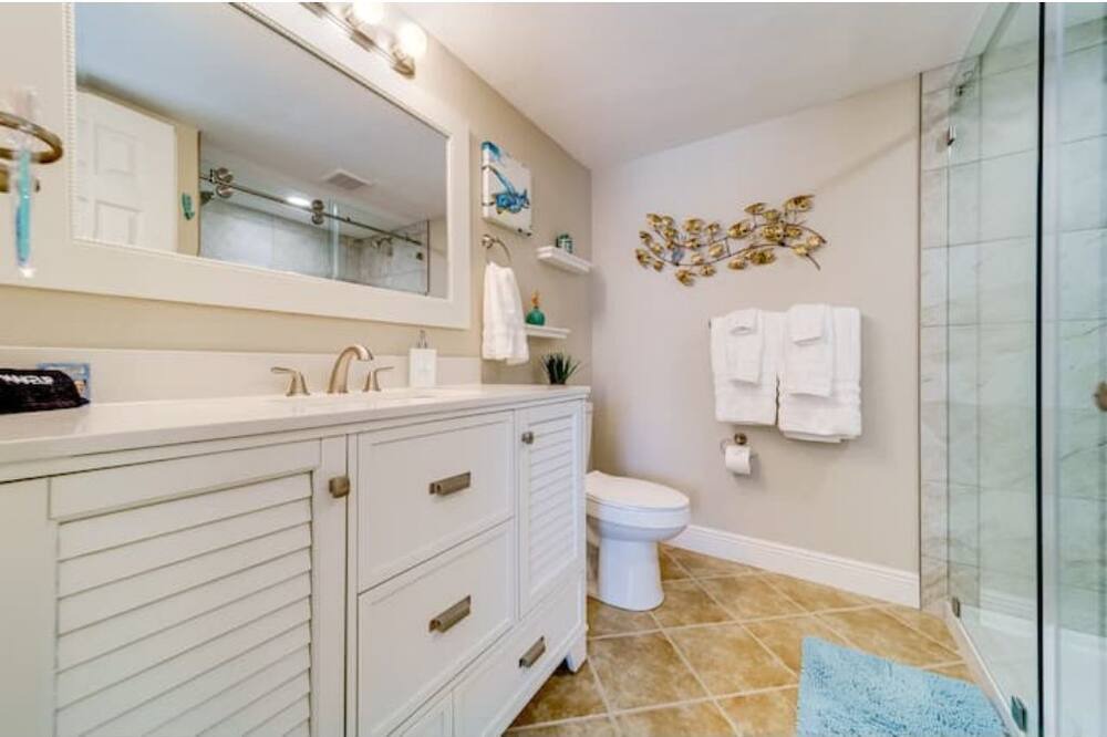 Photo of Bathroom in Anona